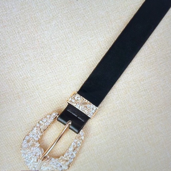 Last 1 remaining Vegan leather bling western belt. Oh so beautiful 🌺❤️ - Picture 4 of 5